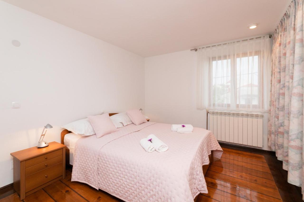 Bepa Apartment Supetar Luaran gambar