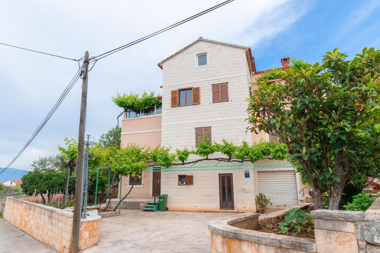 Bepa Apartment Supetar Luaran gambar